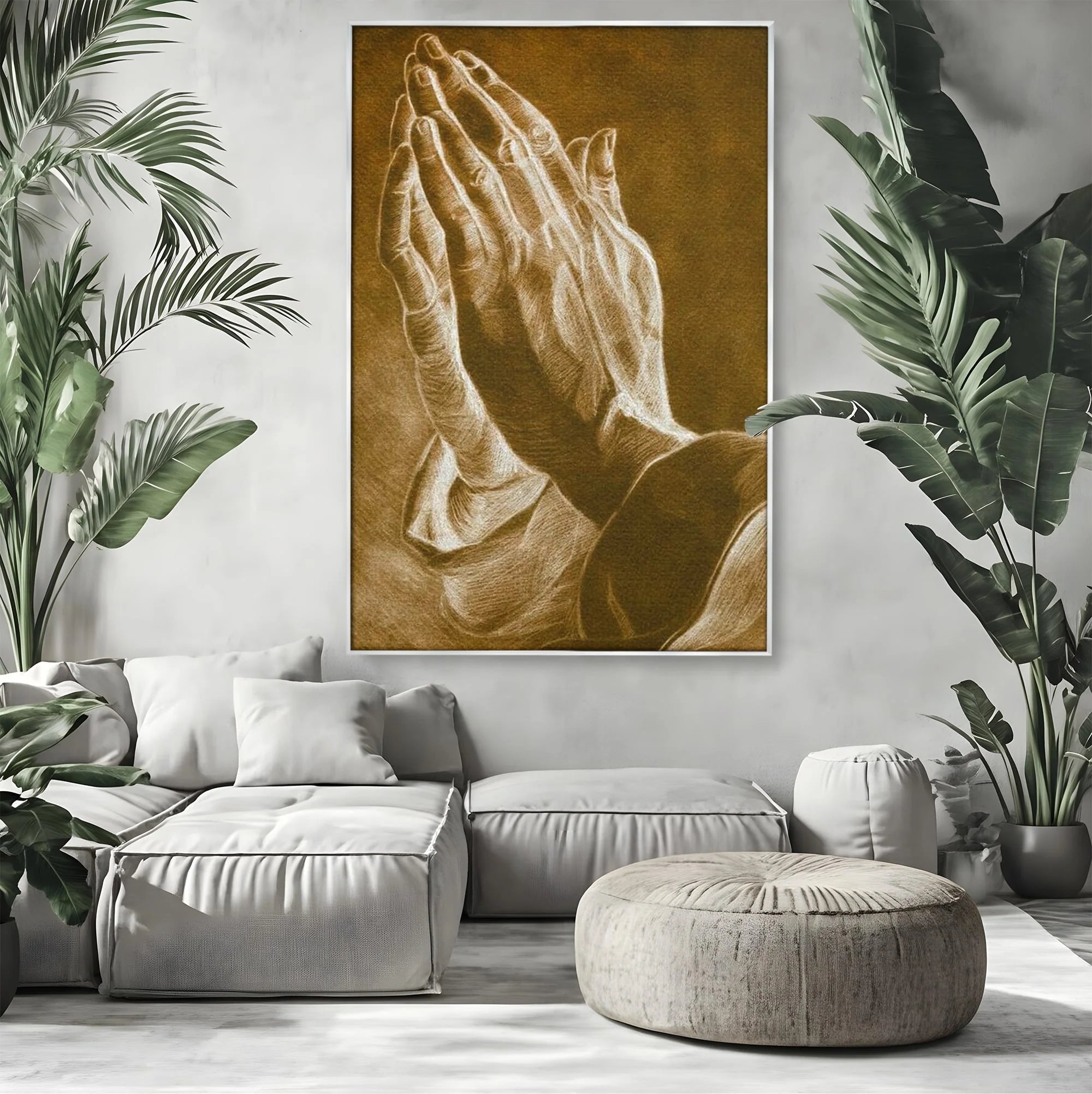 Tablou canvas cu tablou canvas cu maini in rugaciune, in rama de aluminiu argintiu, pe perete intr-un living